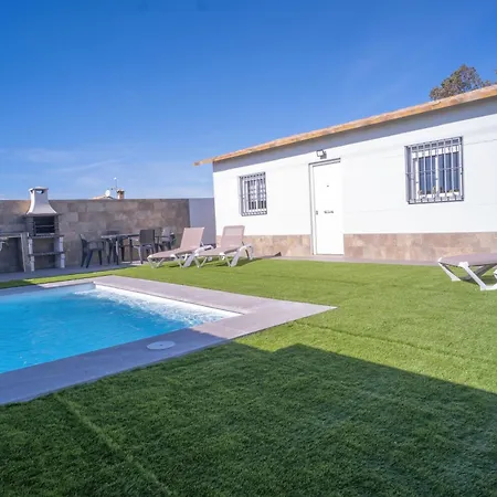 Holiday home Oasis Chalet Con Piscina Privada, Barbacoa Y Garaje